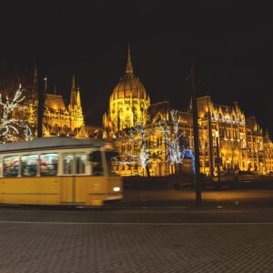 budapest-parliament-night-illuminated-christmas-2-min